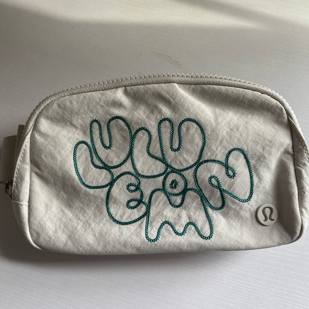 NWT Lululemon Everywhere Belt Bag